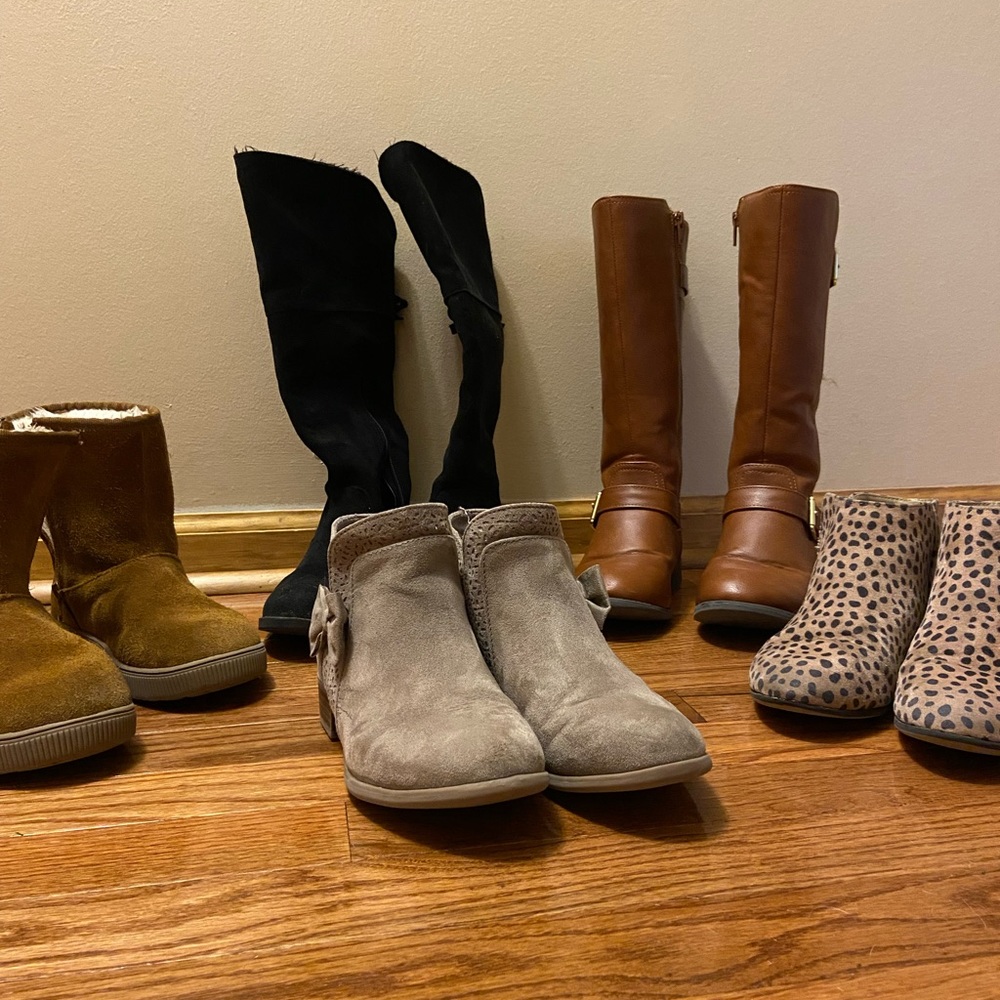 Five pairs of girls boots